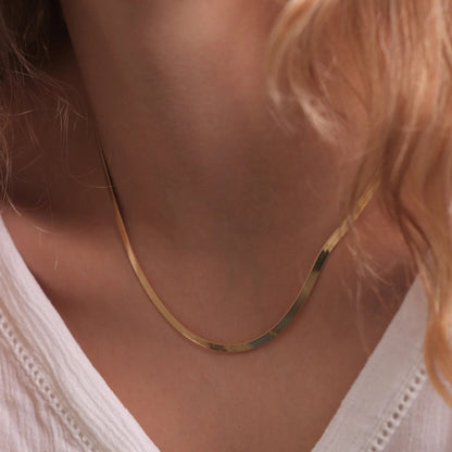 Giovanna Herringbone Chain Necklace